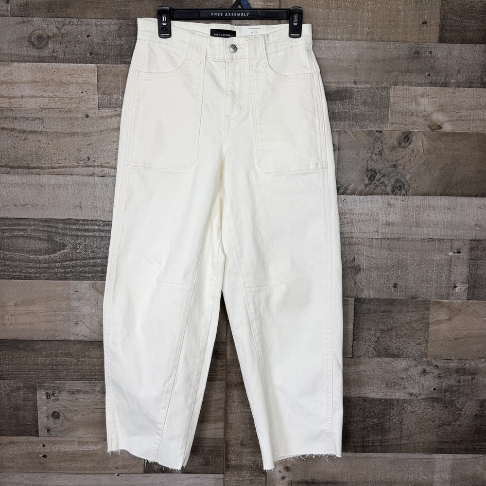 Free Assembly Women's Cropped Carpenter Barrel Jeans Size 0 Vanilla Cream Relax